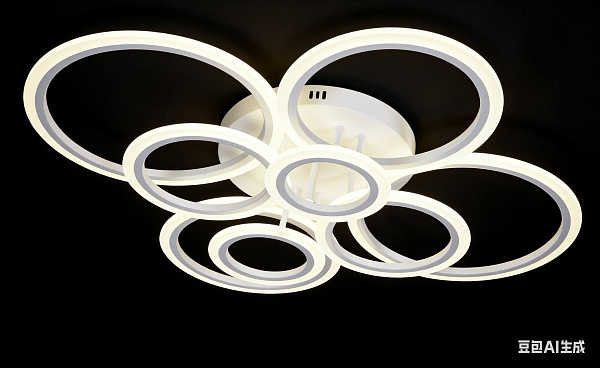 Светодиодная люстра 2376/8 WH