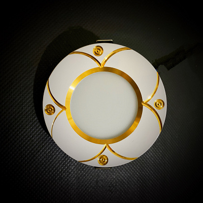 Точечный светильник F008